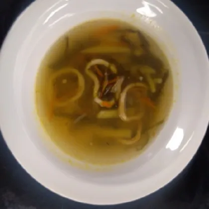 Суп с морской капустой и кальмаром