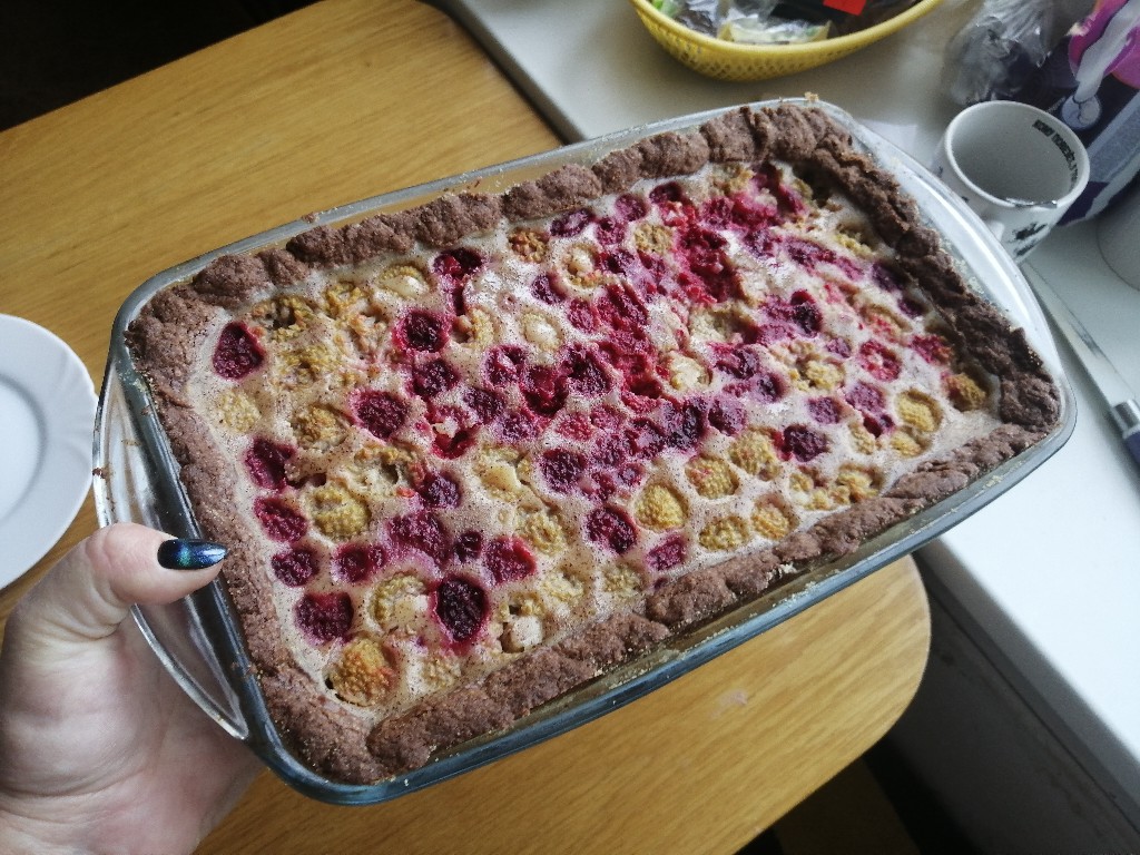 Песочный пирог со свежей малиной - рецепт в духовке с пошаговыми фото