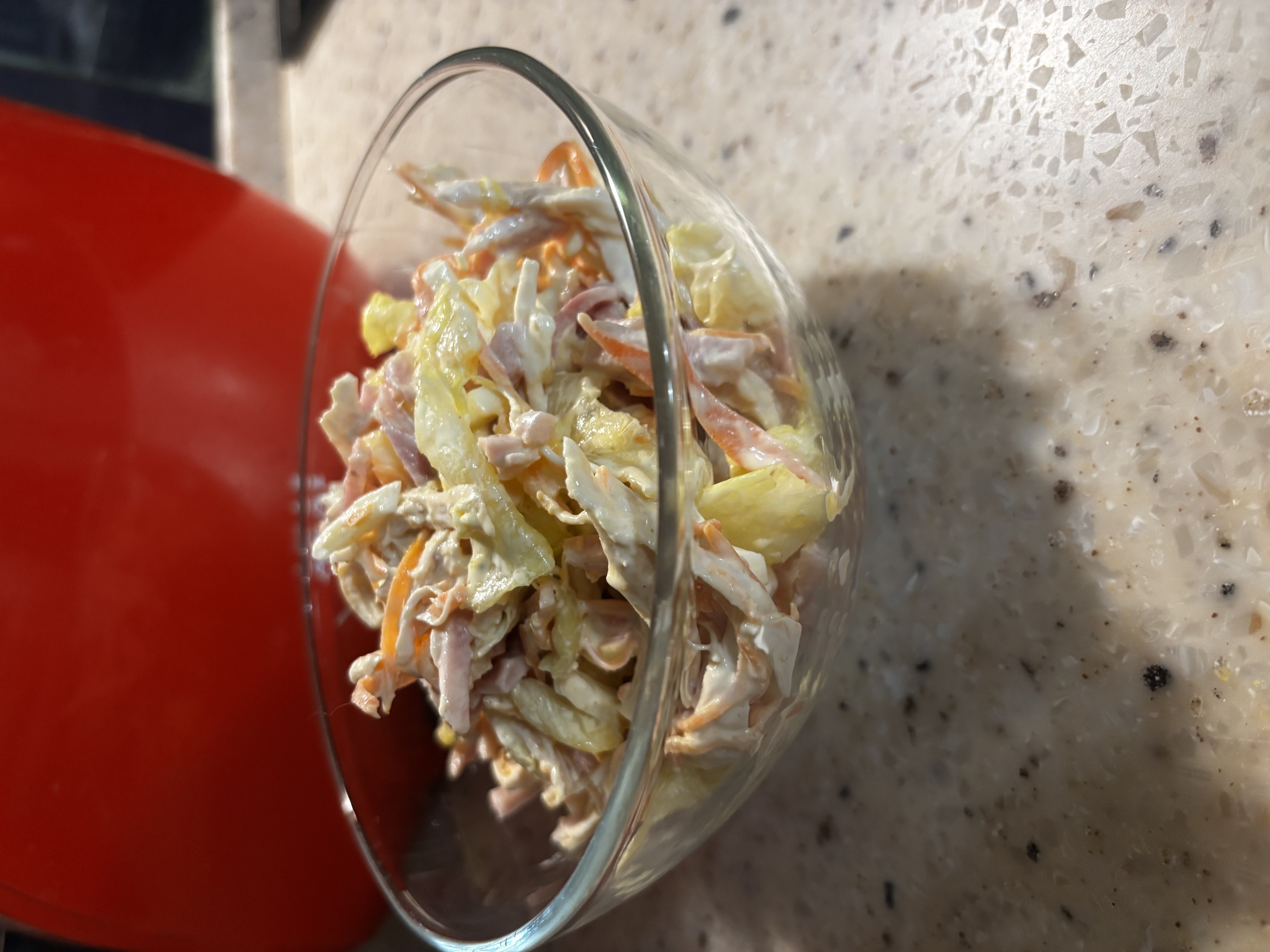 Салат с курицей, ветчиной и корейской морковью