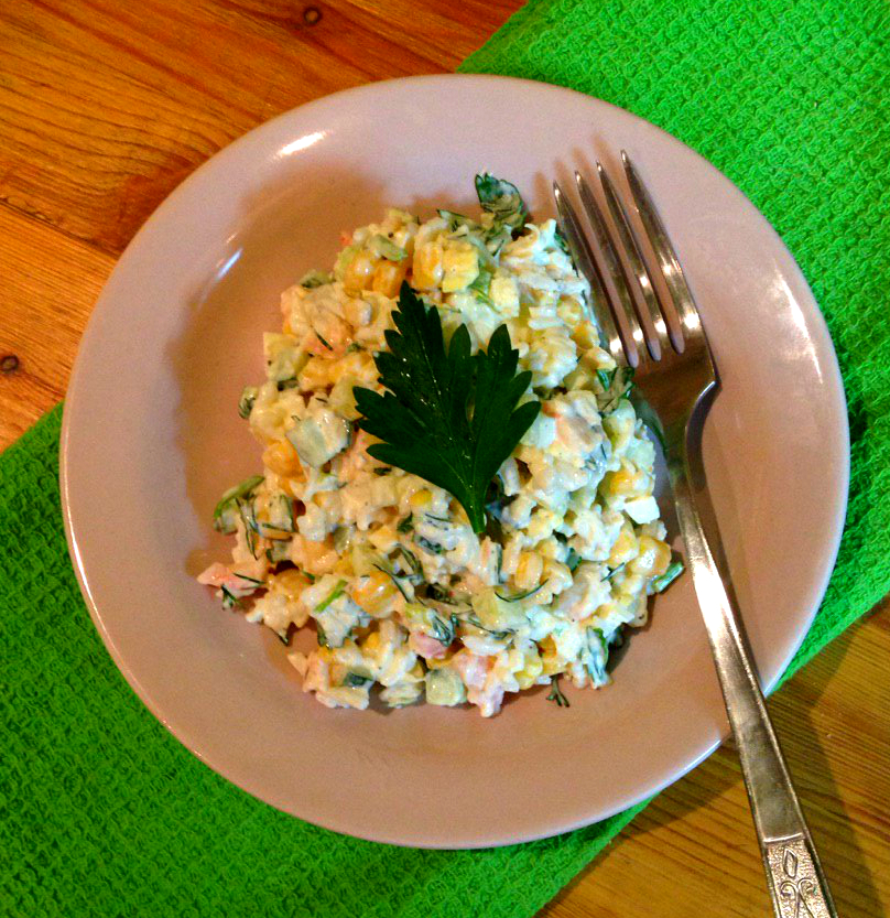 Салат с креветками, огурцом и рисом в ананасе рецепт с фото пошагово - aikimaster.ru