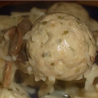 Сливочные тефтельки в грибном соусе
