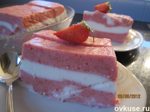Клубничный мраморный мусс
