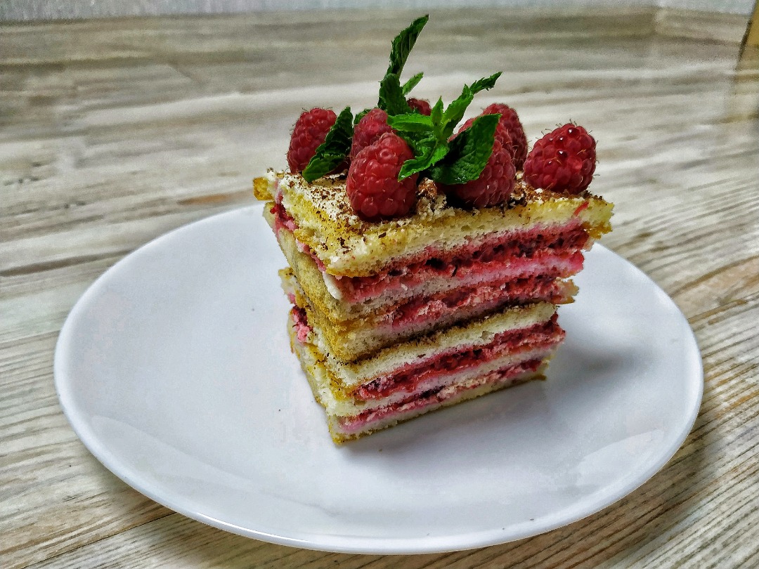 Пирожное "Малиновый каприз"