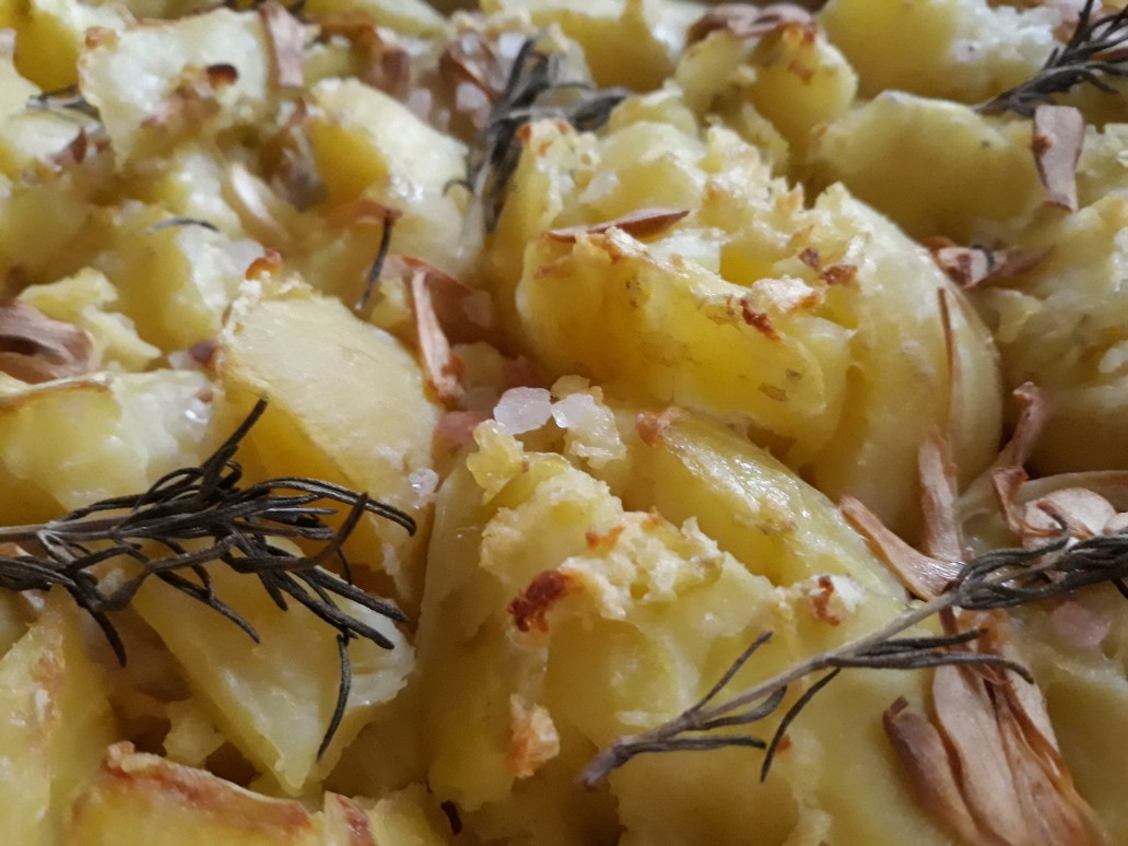 Картофель, запеченный в духовке под соусом - пошаговый рецепт с фото на paraskevat.ru