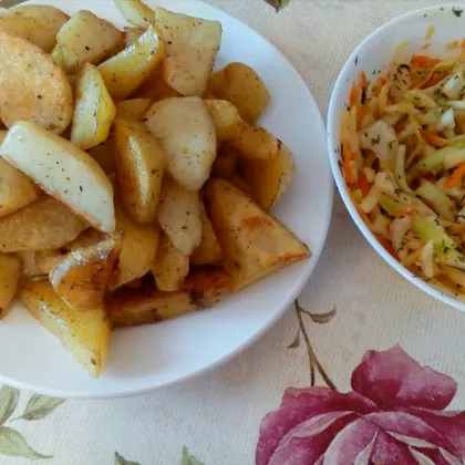 Картошка по домашнему с маринованной капустой