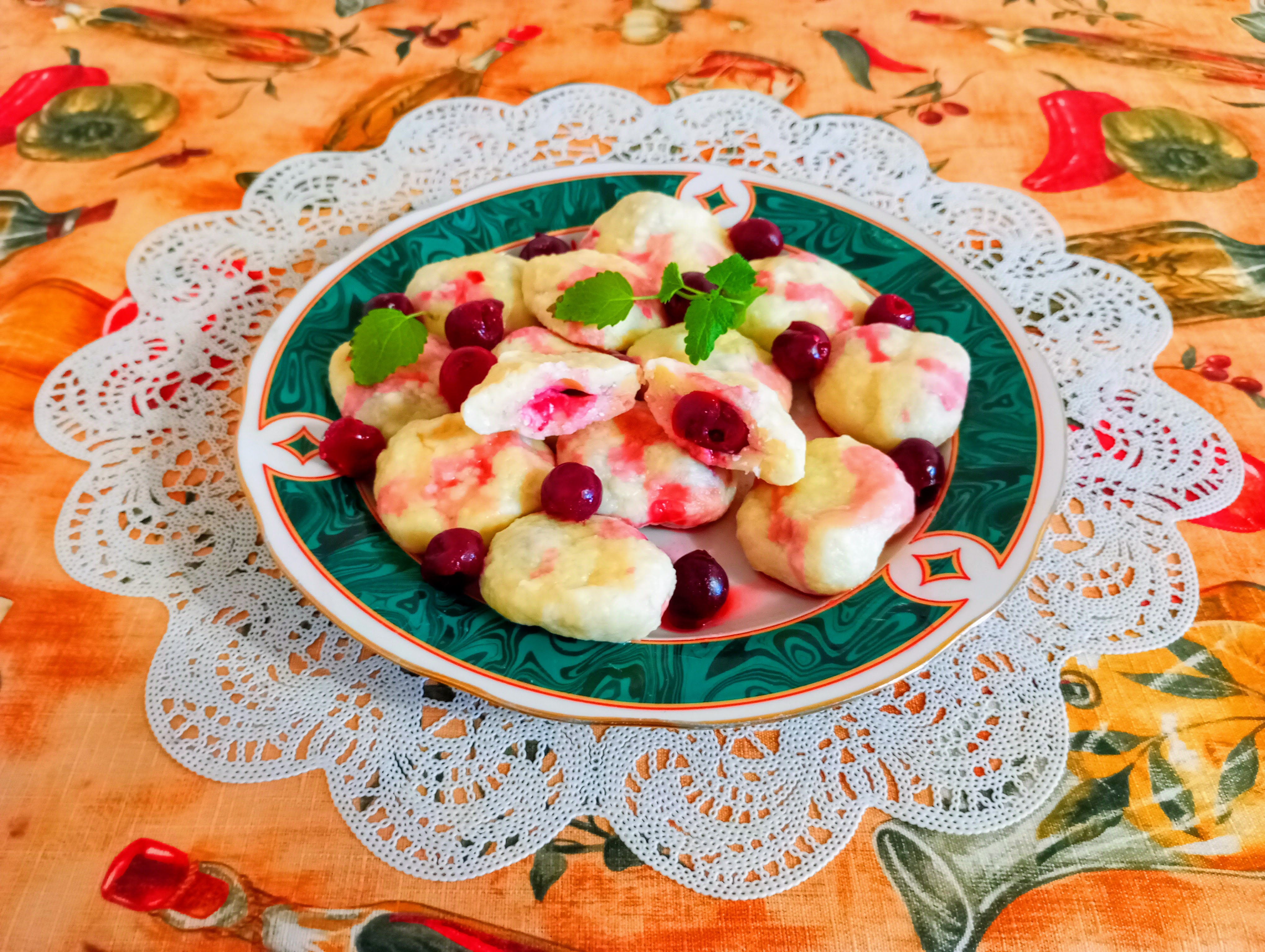 Ленивые вареники с вишней