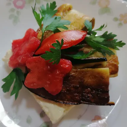 Бутерброд с баклажаном и спелым томатом