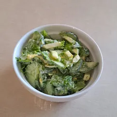 Салат с яйцом, огурцом и зеленью