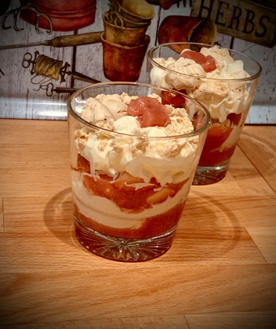 Вачерин с клубникой (Strawberry Vacherin)