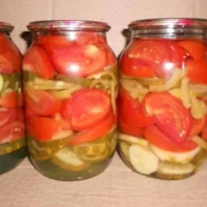 Салат-заготовка с маринованными помидорами, огурцами и луком