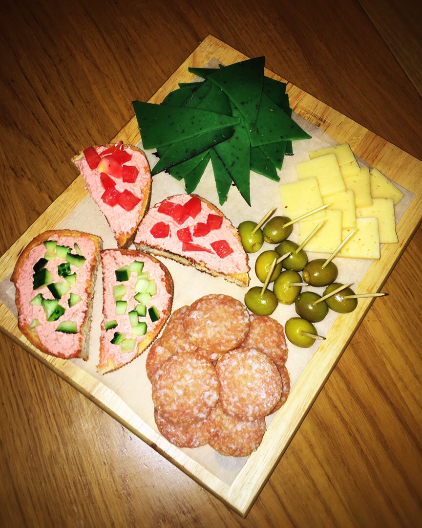 Вариант сервировки закуски под 🍷 +18 😁
