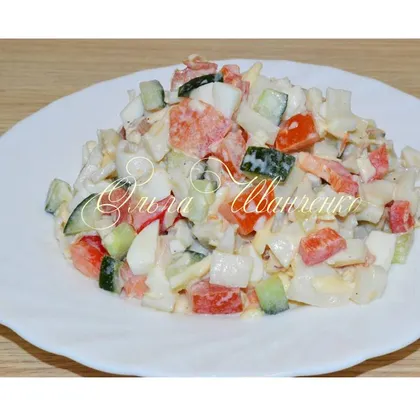 Лёгкий салатик с кальмарами, овощами и сыром. Без майонеза