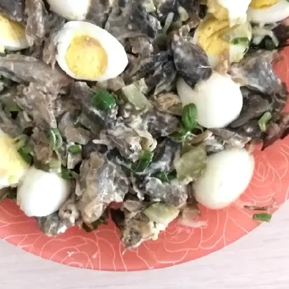 Салат с вешенками, яйцами и солеными огурцами
