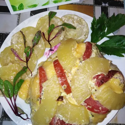 Овощи запеченные с куриным филе и сыром в духовке