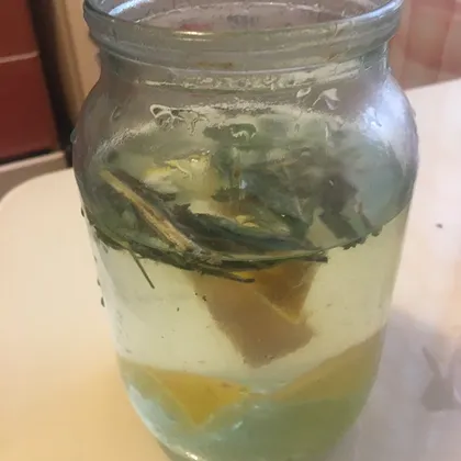 Напиток из лимона и трав