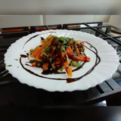 Тушёные овощи с грибами, зелёным горошком и чесноком 🥔🥕🍄🌶️🍅