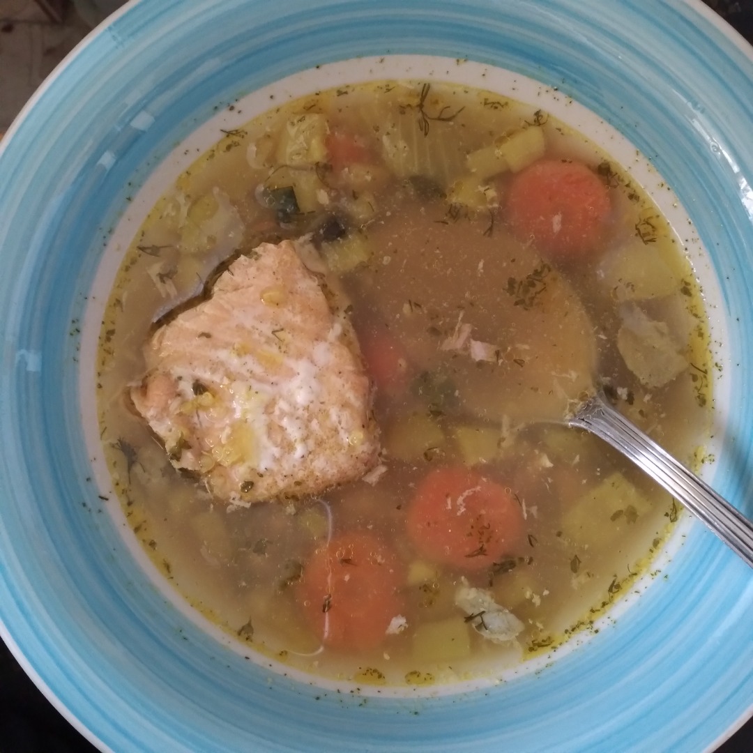 Рыбный суп с кабачками и киноа