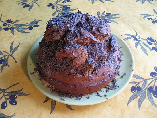 Шоколадный торт «Норка крота» с вишней