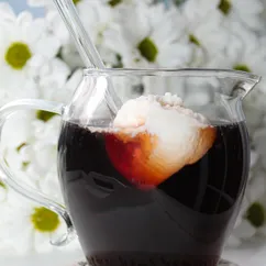 Коктейль из гранатового сока и мороженого 