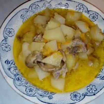 Тушеная картошка с грибами и мясом в мультиварке