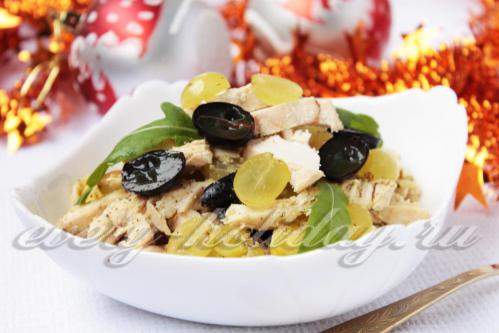 Салат с виноградом и курицей