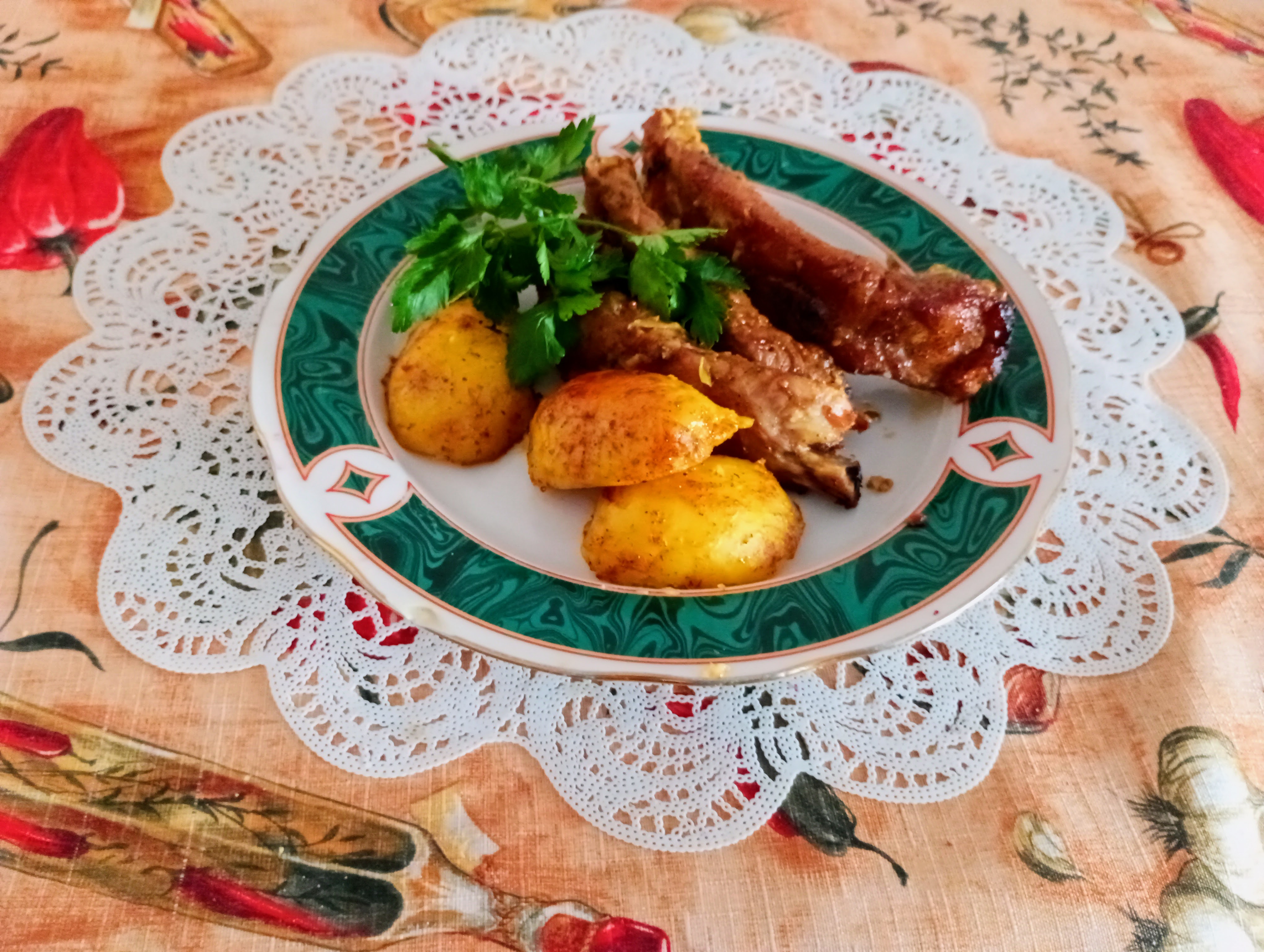 Свиные ребра запеченные в рукаве с картофелем