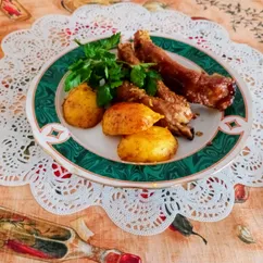 Свиные ребра запеченные в рукаве с картофелем