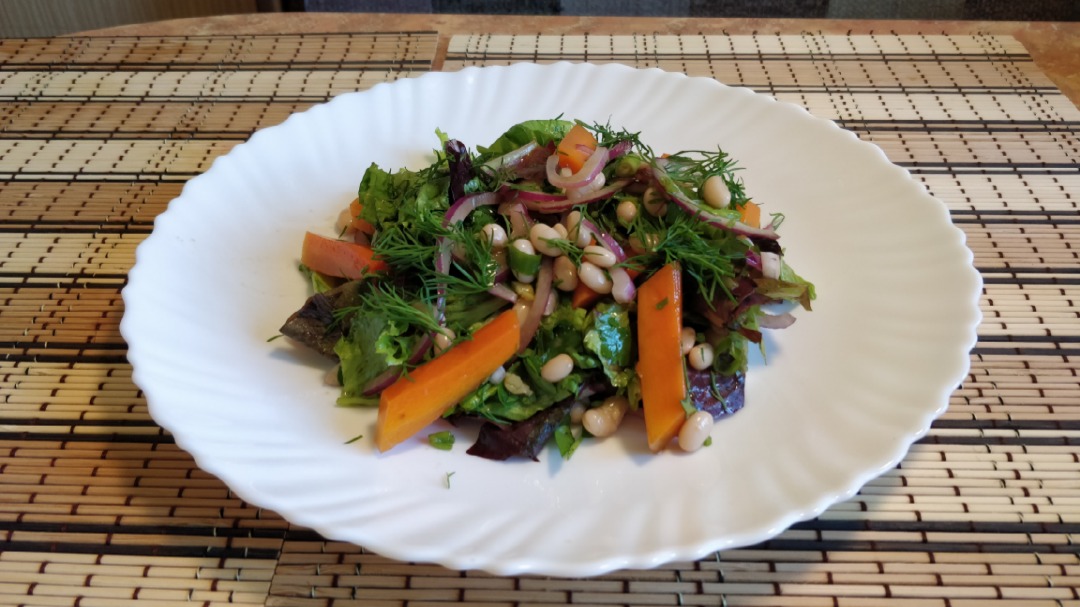 Салат из маринованной моркови