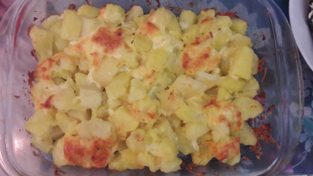 Картошка с сыром в сметане в духовке