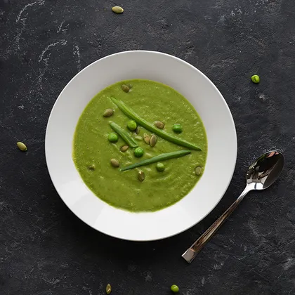 Легкий зеленый суп из брокколи и зеленого горошка (vegan)