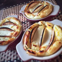 Творожная запеканка с яблоком и корицей