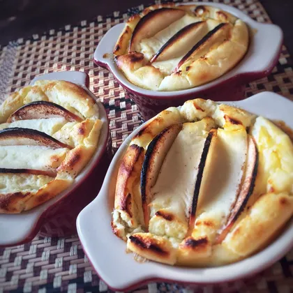 Творожная запеканка с яблоком и корицей