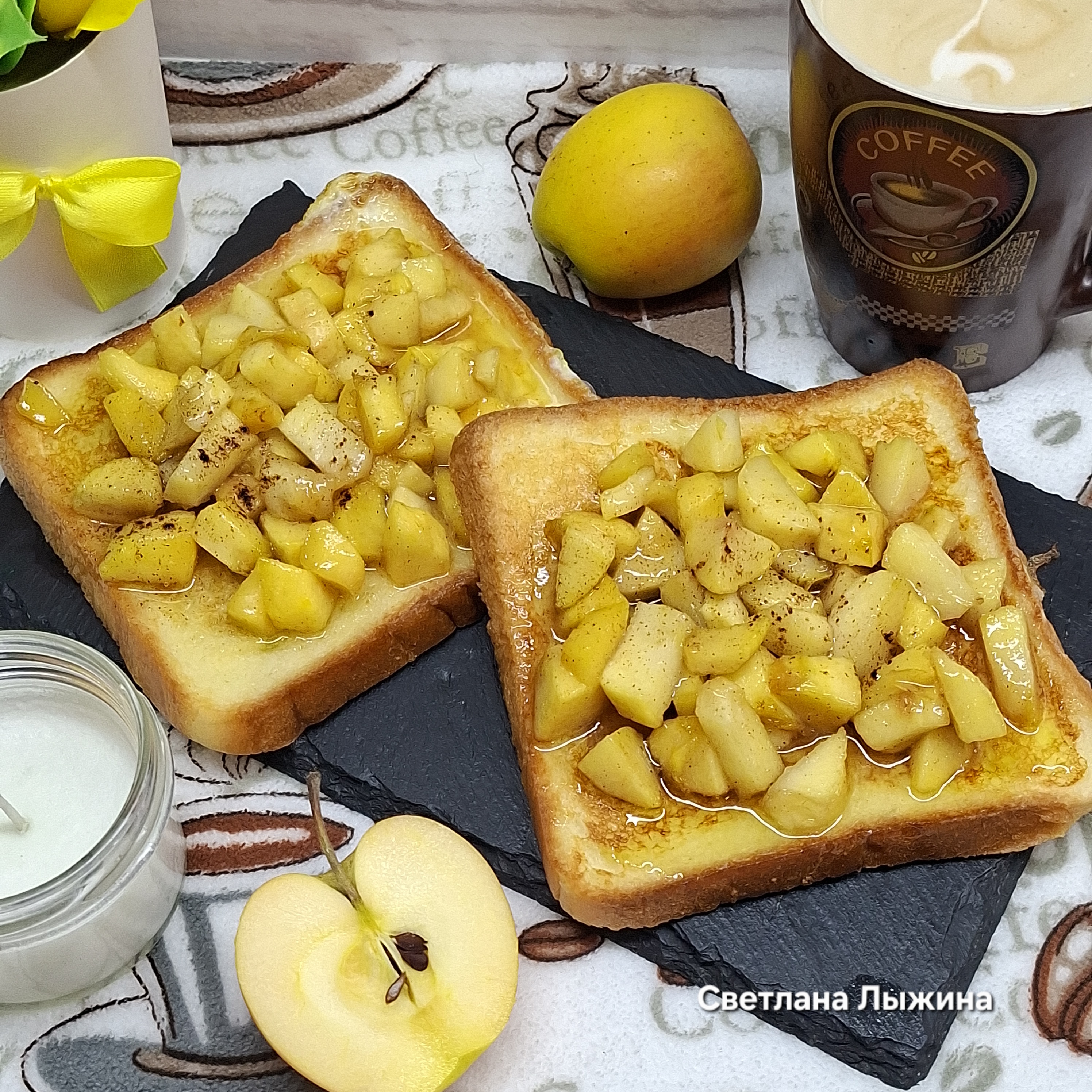 Гренки с карамелизированными яблоками