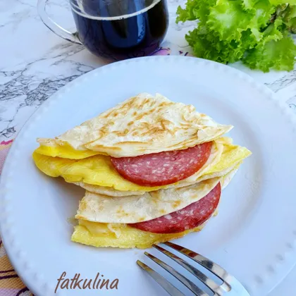 Завтрак из лаваша с яйцом, сыром и колбаской 😋 Омлет в лаваше