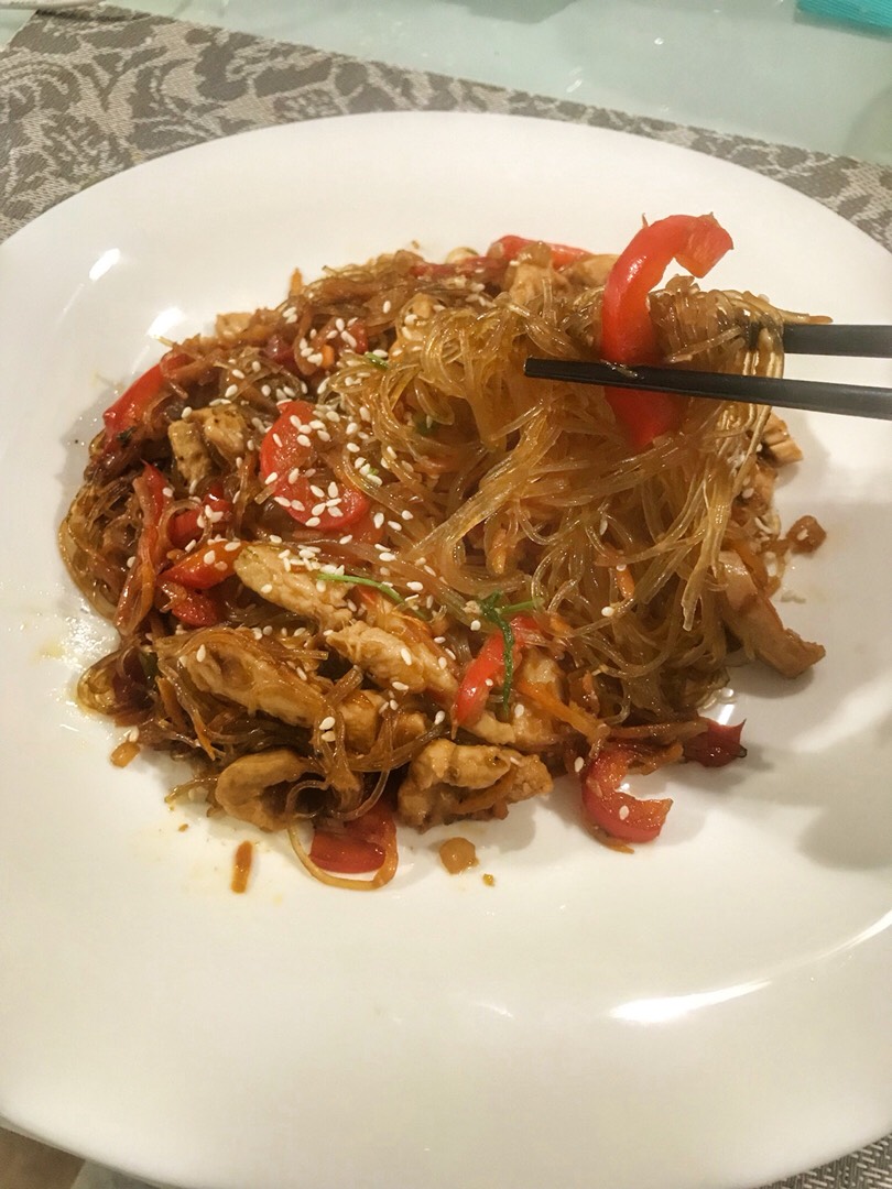 Фунчёза wok с курицей