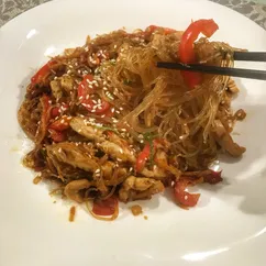 Фунчёза wok с курицей