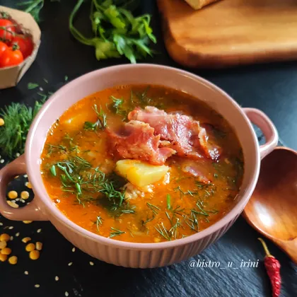 Суп гороховый с томатной сальсой, мясом и беконом