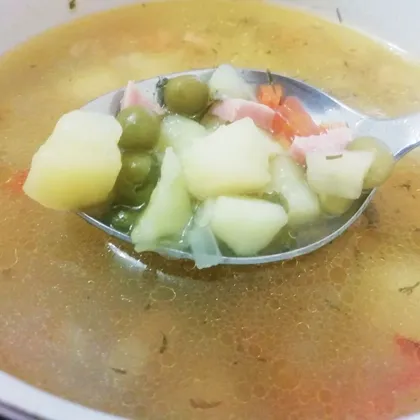 Суп с зелёным горошком и колбаской