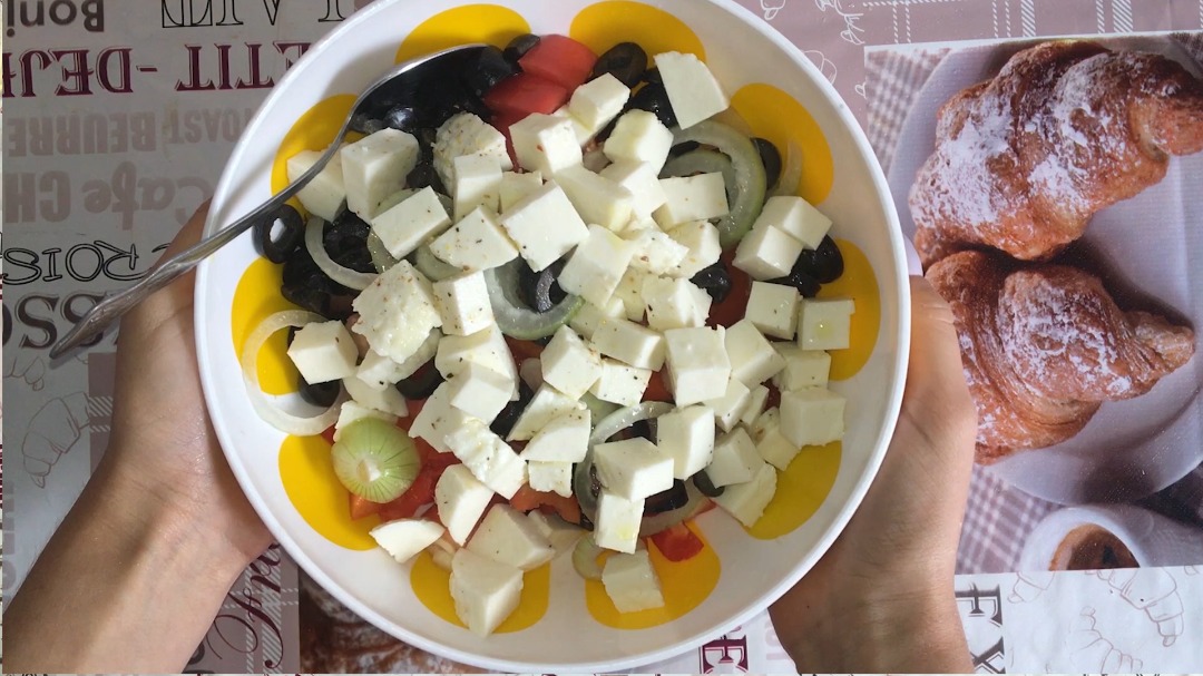 Рецепт греческого салата с чесночной чиабаттой