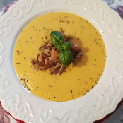Крем-суп из тыквы с грибами и кроликом