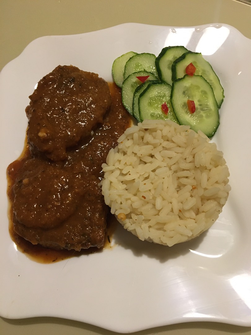 Медальоны в томатно-винном соусе