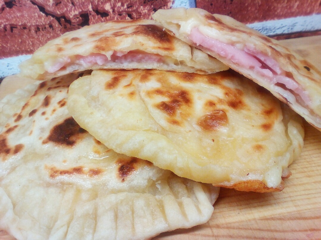 Пирожки простейшие с ветчиной и сыром😍