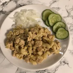 Курочка с макаронами, с грибами в сливках и сыром 🥘