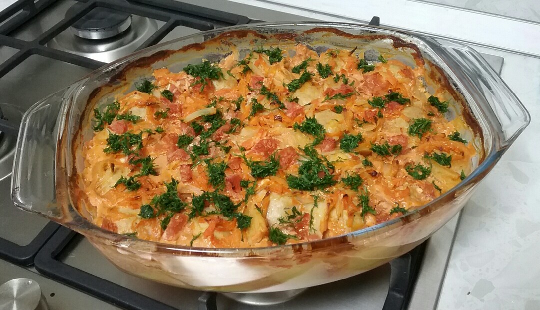 Фрикадельки с картошкой, в соусе