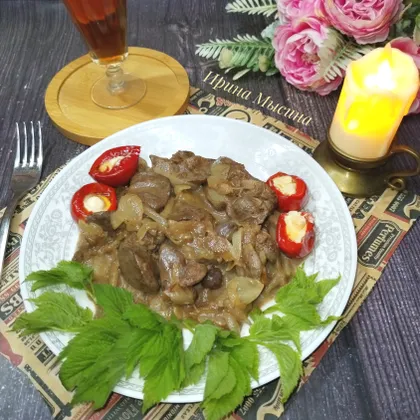 Куриная печень в сметане на сковороде