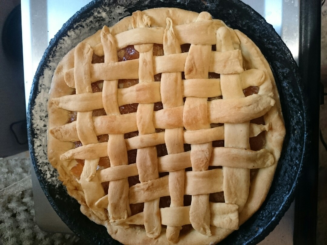 Яблочный пирог с вареньем и штрейзелем