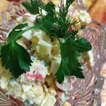 Салат из крабовых палочек, кукурузы и яйцами
