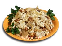 Салат из курицы с орехами