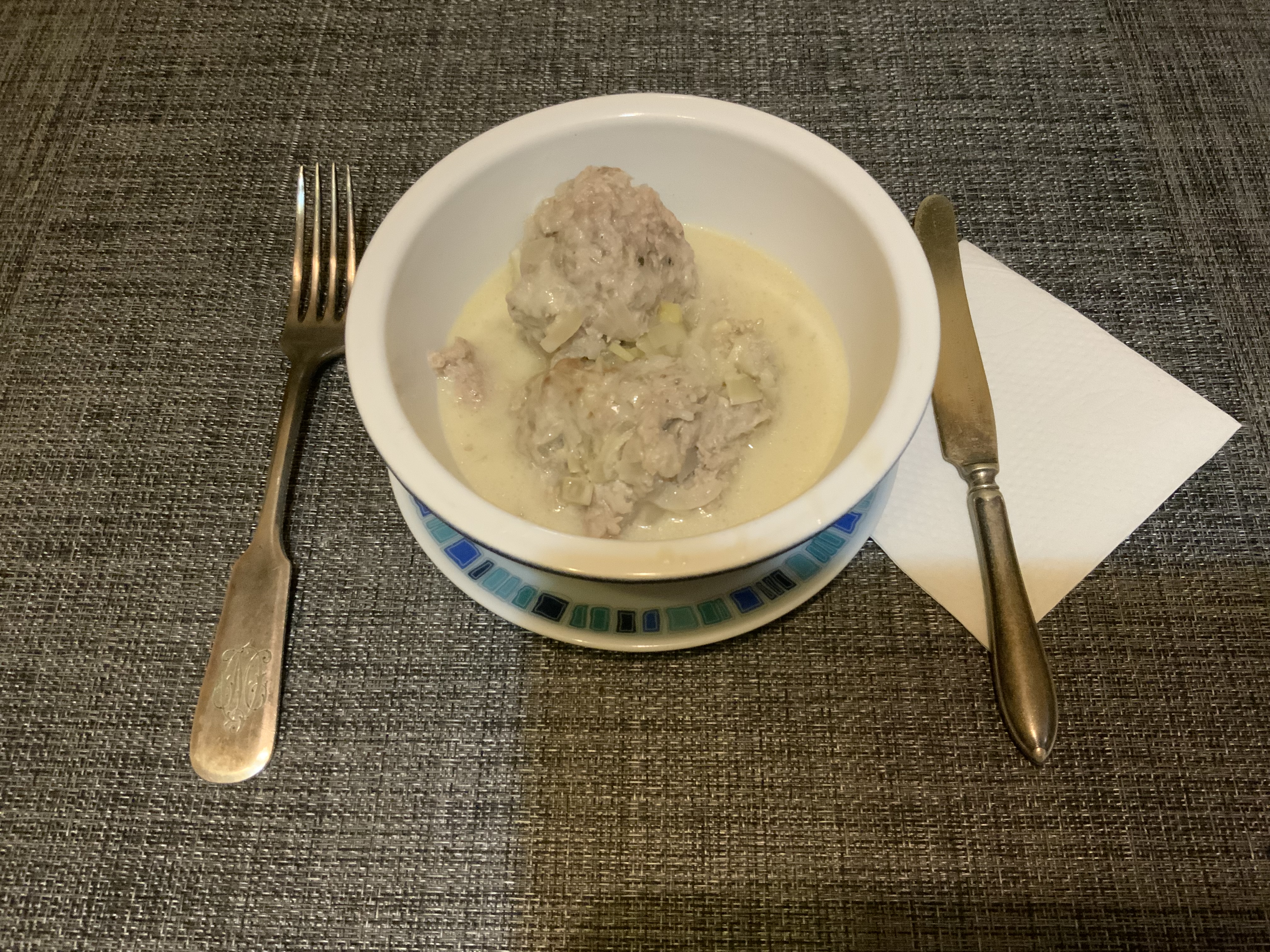 Ёжики в сметанном соусе