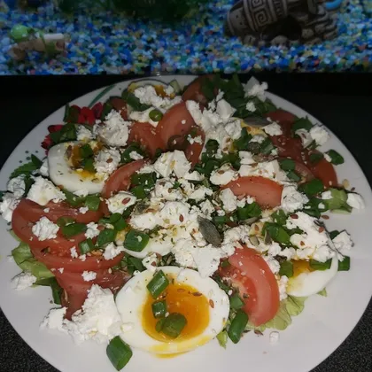 Салат с кроликом, яйцами и овощами